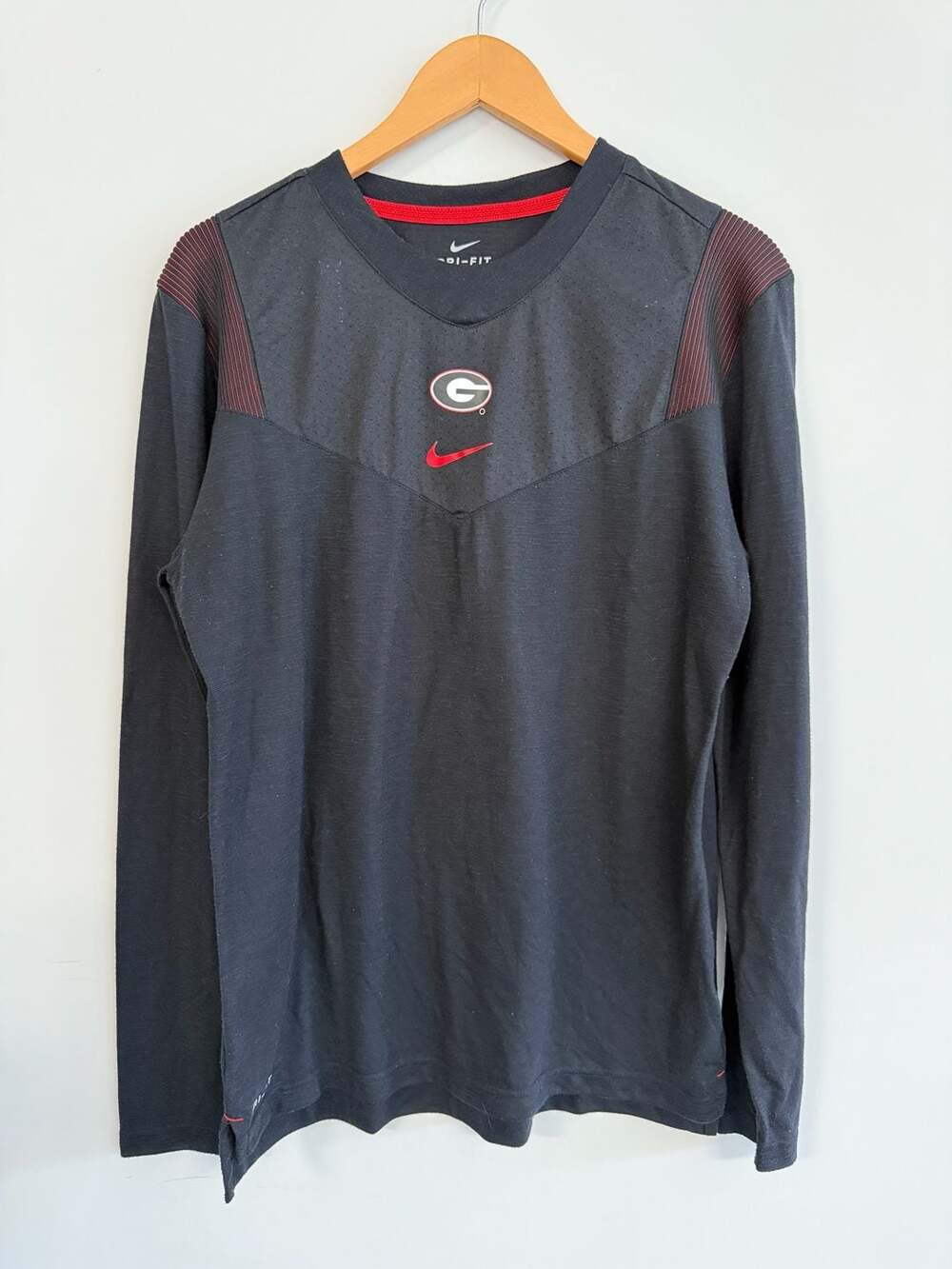 Nike UGA Georgia Bulldogs Team Issue On-Field Dri-FIT UV LS Shirt Black Mens M